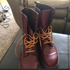 Dr. Martens Air Waits Boots Size 9